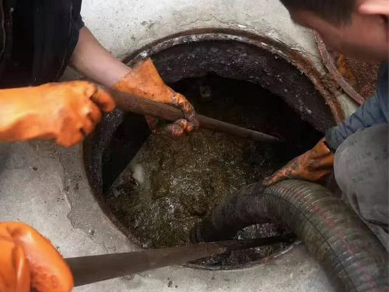 裕华清理化粪池时如何避免沼气的危害?